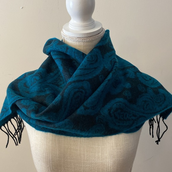 Charming Charlie super soft 💯Acrylic turquoise black paisley scarf wh fringe - Picture 7 of 11